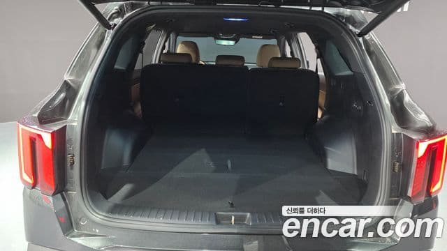 Kia Sorento 2023 — ფოტო 17/20