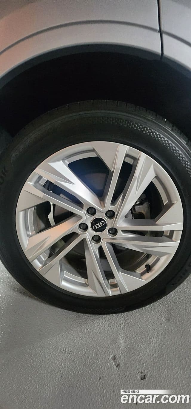 Audi Q7 2021 — Şəkil 12/14