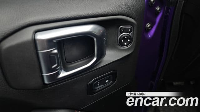 Jeep Wrangler 2023 — Фото 18/20
