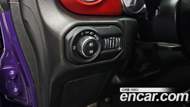 Jeep Wrangler 2023 — Фото 19/20