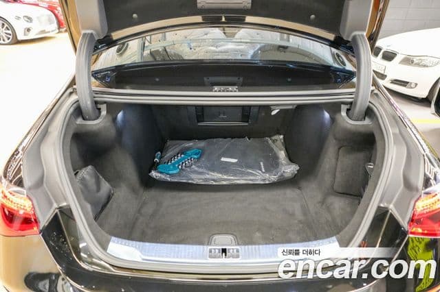 Mercedes-Benz S-Class 2021 — Photo 1/20