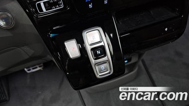 Hyundai Staria 2025 — Фото 9/20