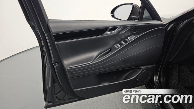 Genesis G80 2023 — Photo 19/38