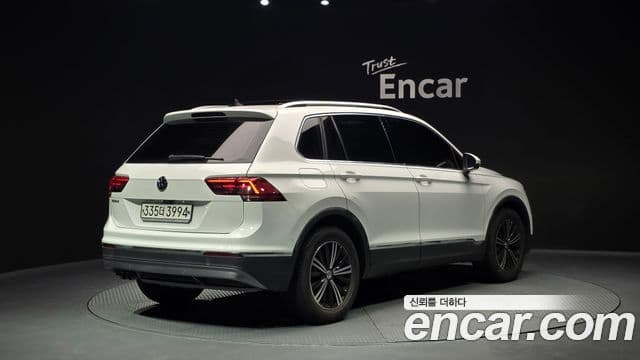 Volkswagen Tiguan 2019 — Фото 2/20