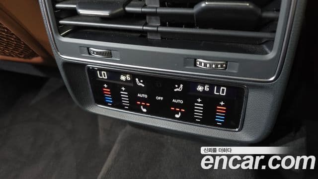 Audi Q7 2021 — Şəkil 19/36