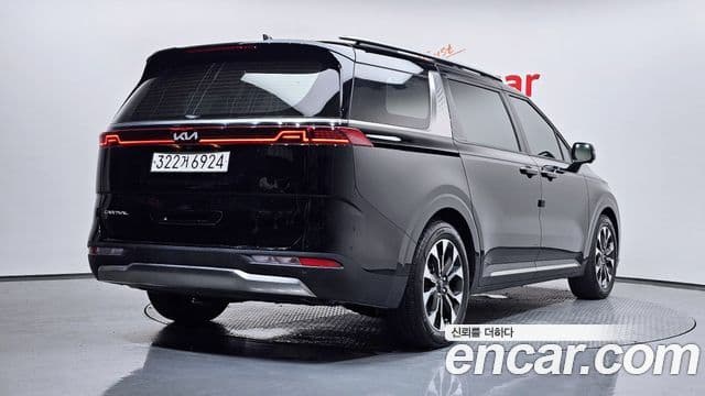 Kia Carnival 2022 — фото 2 из 20