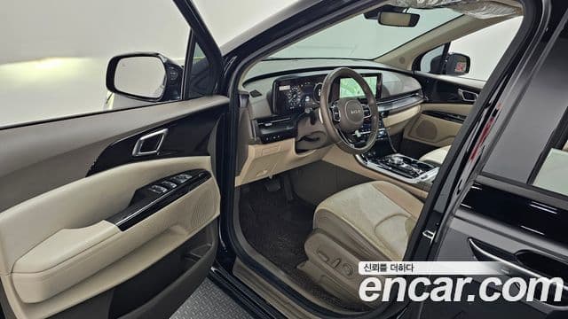 Kia Carnival 2022 — фото 10 из 20