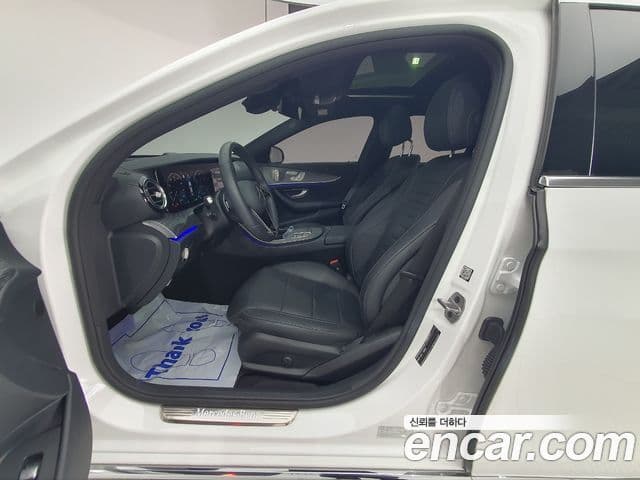 Mercedes-Benz E-Class 2023 — фото 10 из 20