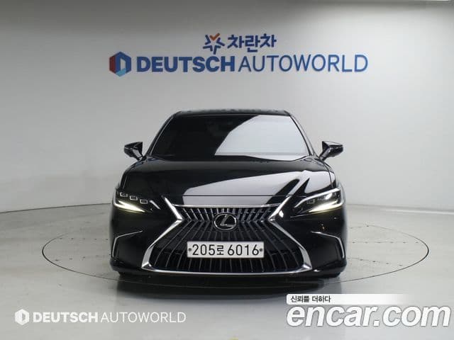 Lexus ES300h 2023 — ფოტო 2/20
