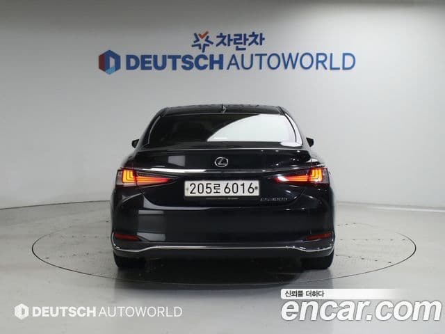 Lexus ES300h 2023 — ფოტო 3/20