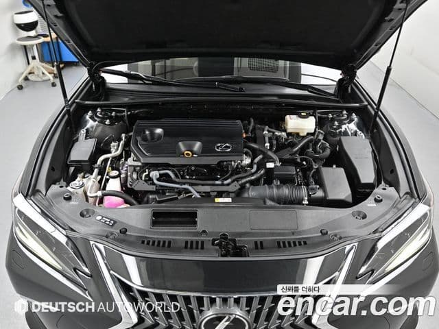 Lexus ES300h 2023 — ფოტო 5/20