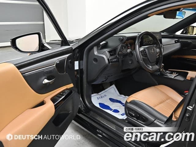 Lexus ES300h 2023 — ფოტო 10/20