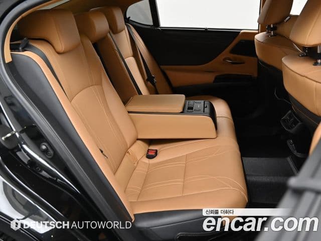 Lexus ES300h 2023 — ფოტო 11/20