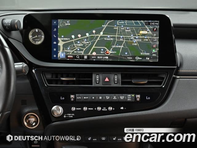 Lexus ES300h 2023 — ფოტო 13/20