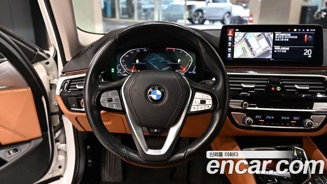 BMW 5 Series 2020 — ფოტო 15/20