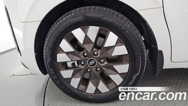 Hyundai Staria 2023 — ფოტო 5/20
