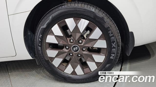Hyundai Staria 2023 — Photo 26/31