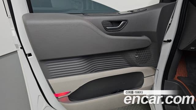 Hyundai Staria 2023 — Photo 23/31