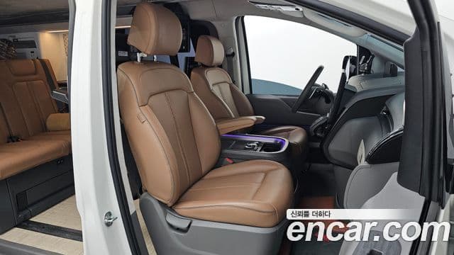 Hyundai Staria 2023 — Photo 20/31