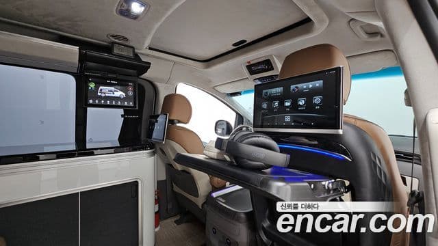 Hyundai Staria 2023 — Photo 16/31