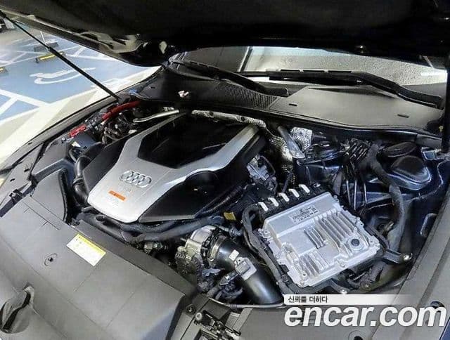 Audi A7 2020 — ფოტო 19/20