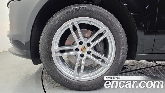 Porsche Macan 2019 — Фото 4/20