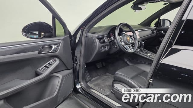 Porsche Macan 2019 — Фото 9/20