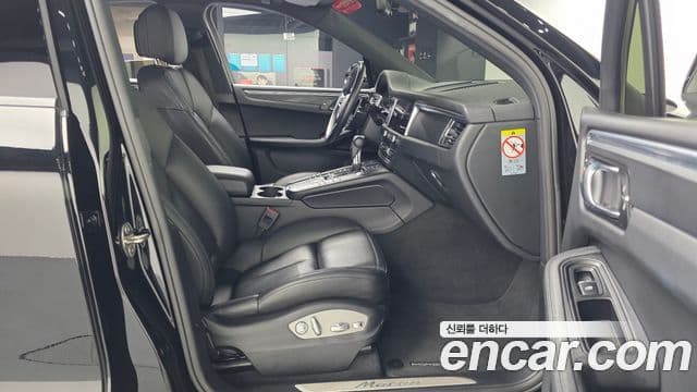 Porsche Macan 2019 — Фото 11/20
