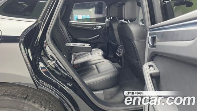 Porsche Macan 2019 — Фото 12/20