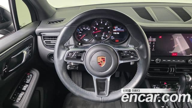 Porsche Macan 2019 — Фото 13/20