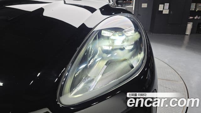 Porsche Macan 2019 — Photo 16/30