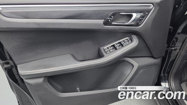Porsche Macan 2019 — Photo 18/30