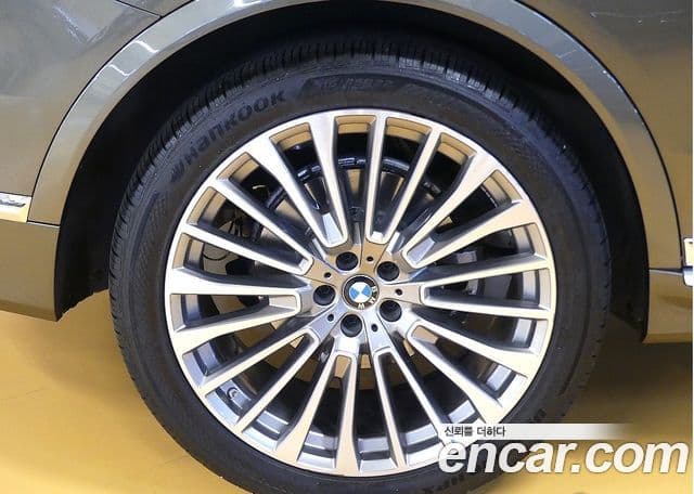 BMW X7 2022 — ფოტო 6/20