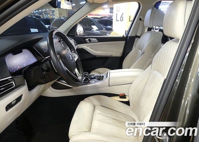 BMW X7 2022 — ფოტო 7/20