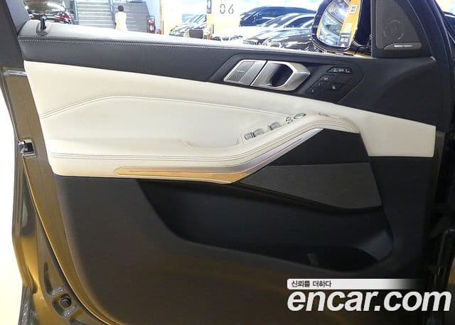 BMW X7 2022 — ფოტო 5/20