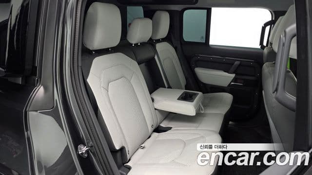 Land Rover Defender 2025 — Фото 12/20