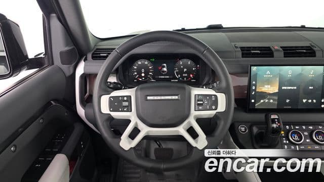 Land Rover Defender 2025 — Фото 13/20