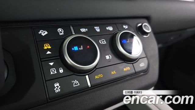Land Rover Defender 2025 — Фото 16/20