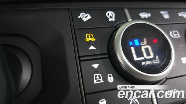 Land Rover Defender 2025 — Фото 18/20