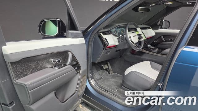 Land Rover Range Rover Sport 2025 — Фото 10/20