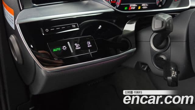 Audi A8 2020 — Şəkil 12/20