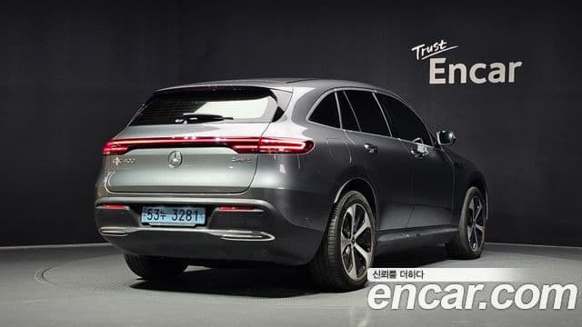 Mercedes-Benz EQC 2020 — ფოტო 20/35