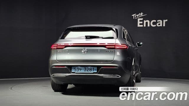 Mercedes-Benz EQC 2020 — ფოტო 12/35