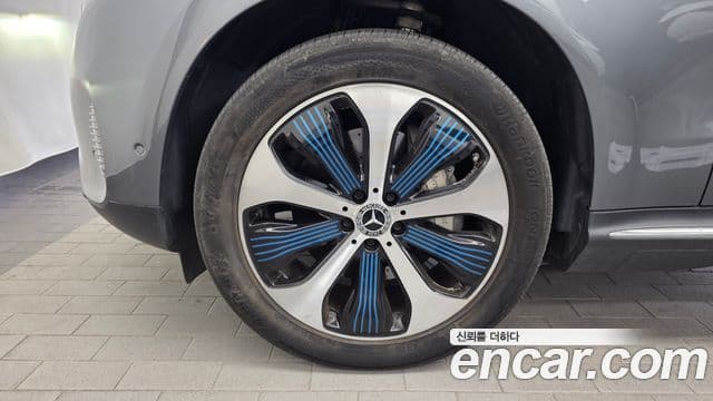 Mercedes-Benz EQC 2020 — ფოტო 22/35