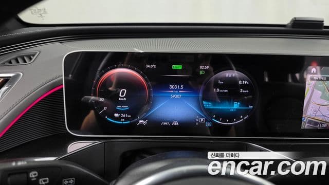 Mercedes-Benz EQC 2020 — ფოტო 15/35