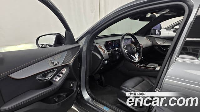 Mercedes-Benz EQC 2020 — ფოტო 30/35