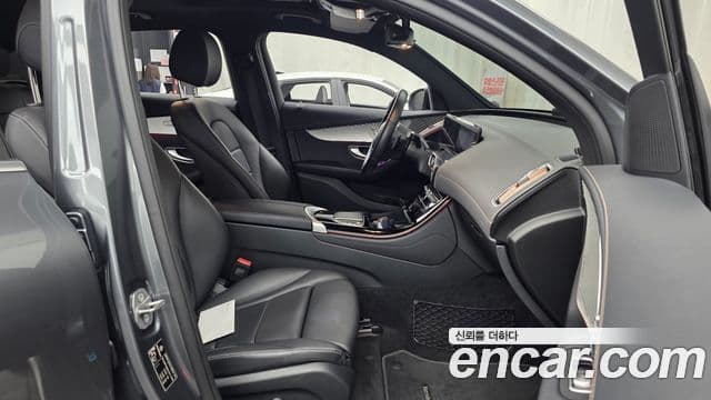 Mercedes-Benz EQC 2020 — ფოტო 31/35