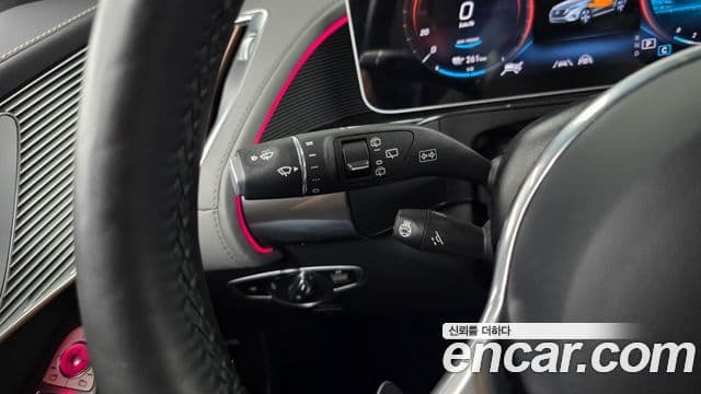 Mercedes-Benz EQC 2020 — ფოტო 27/35