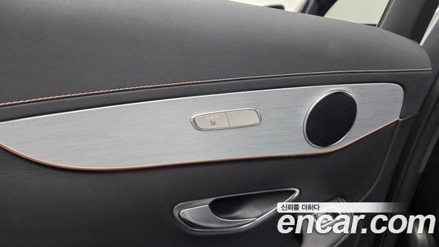 Mercedes-Benz EQC 2020 — ფოტო 17/35