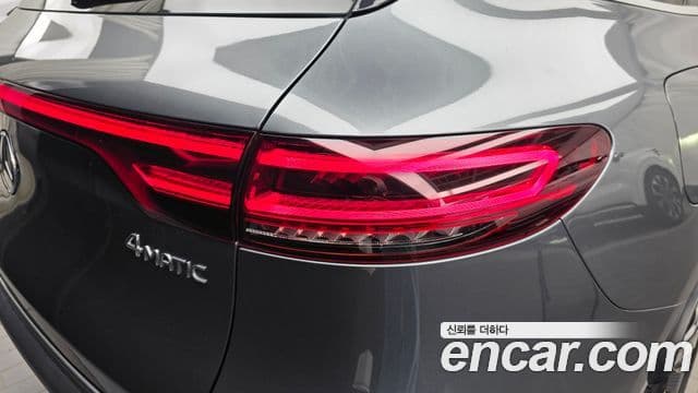 Mercedes-Benz EQC 2020 — ფოტო 23/35